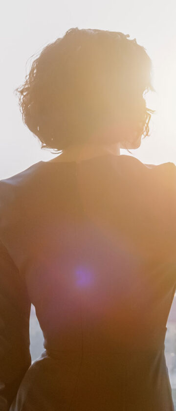 Front page photo from Darize's annual report: woman looking at horizon