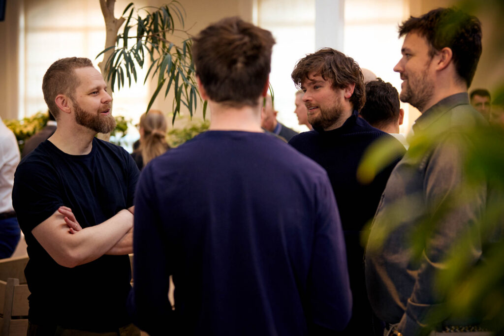 IT consultants in the Darize office.